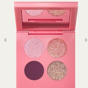 PAT McGRATH LABS
Luxe Eye Shadow Quad: Passion Fleur